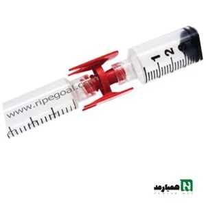 یک عدد رابط سرنگ به سرنگ قرمز رنگ