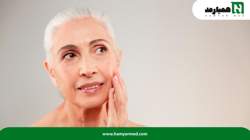 خانم مسن با پوست پیر و پر از چین و چروک